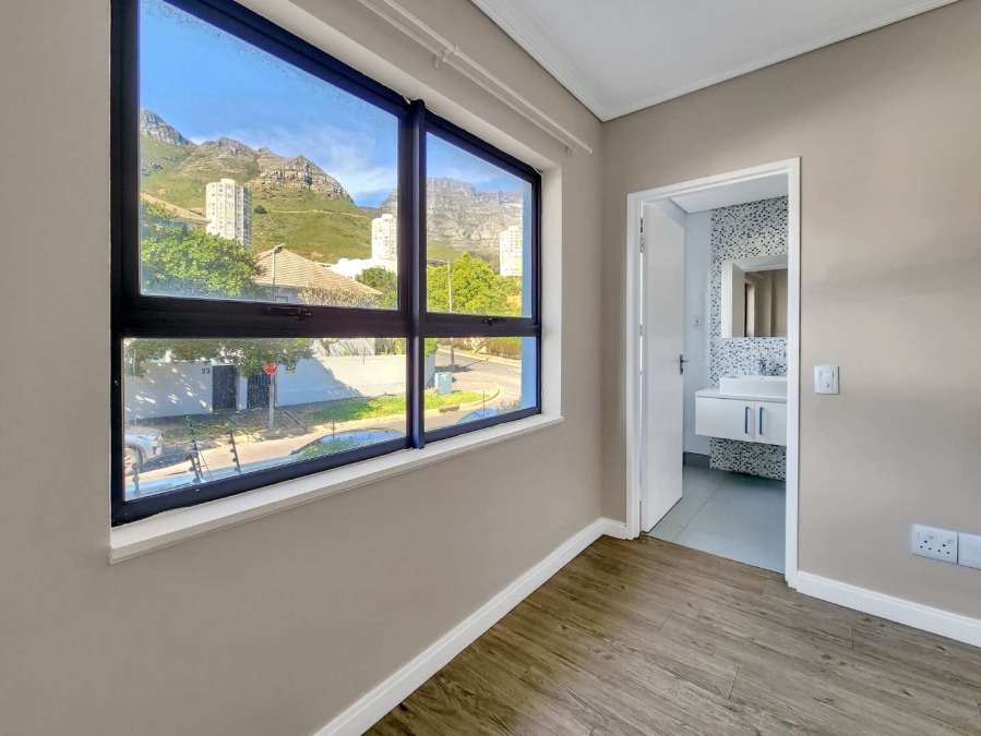 1 Bedroom Property for Sale in Vredehoek Western Cape